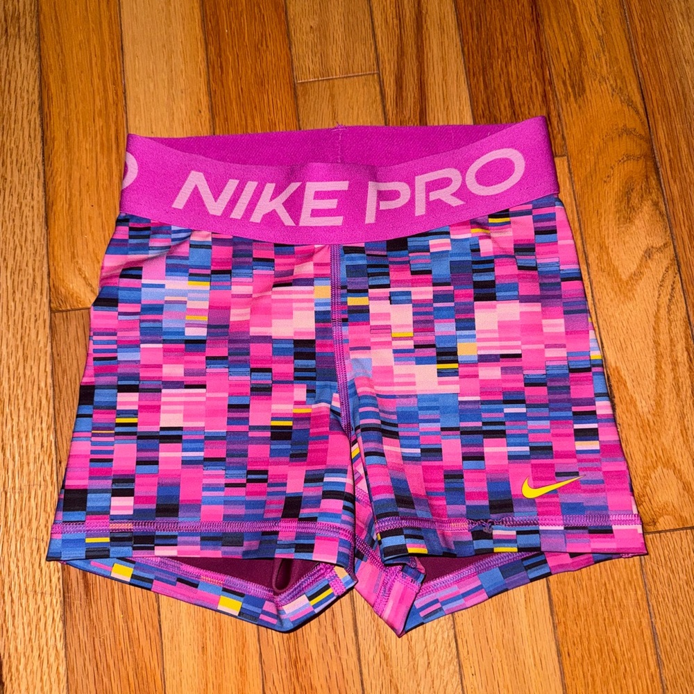 NIKE women’s pros - length 3” mid rise